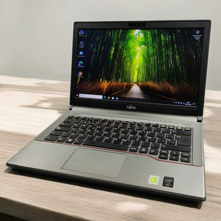 FUJITSU LIFEBOOK E746 14  i5-6300U 8GB 240GB SSD