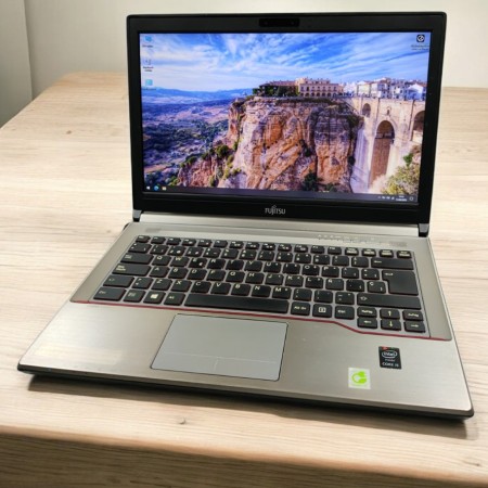 FUJITSU LIFEBOOK E744 14  I5-4300M 4GB 240GB SSD