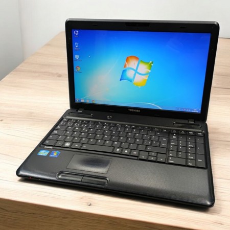 Toshiba Satellite C660-1NX 15 6  4GB / 250 HDD W7